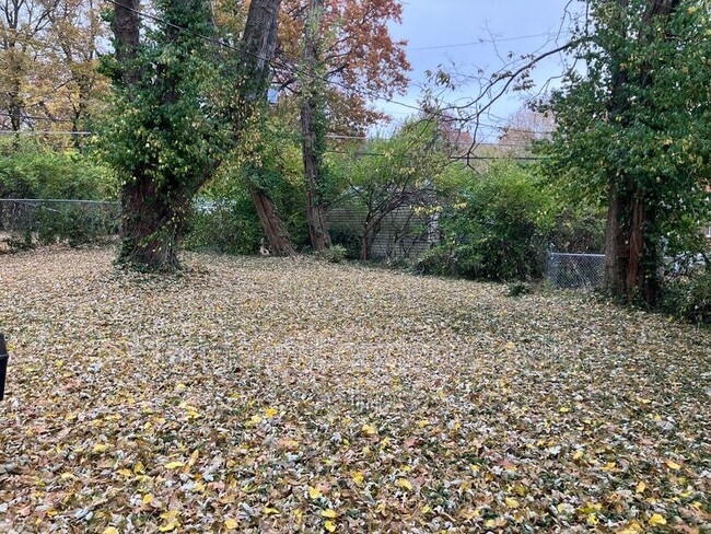 Building Photo - 7826 Birchmont Dr