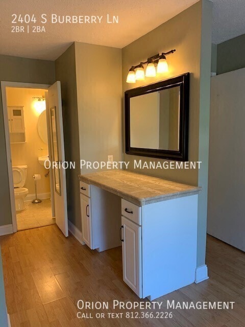 Building Photo - 2404 S Burberry Ln