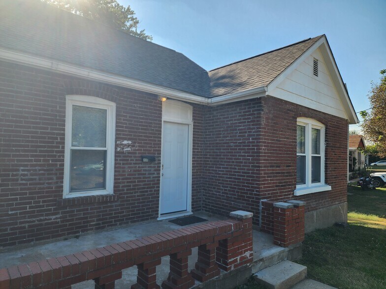 Building Photo - 233 Redmond Ave