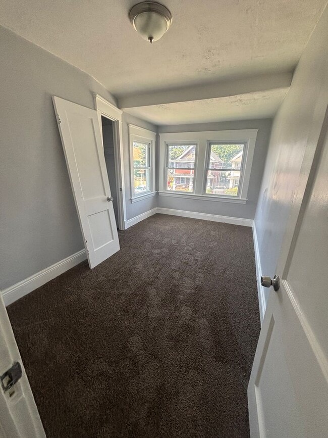 Building Photo - 14014 Idarose Ave