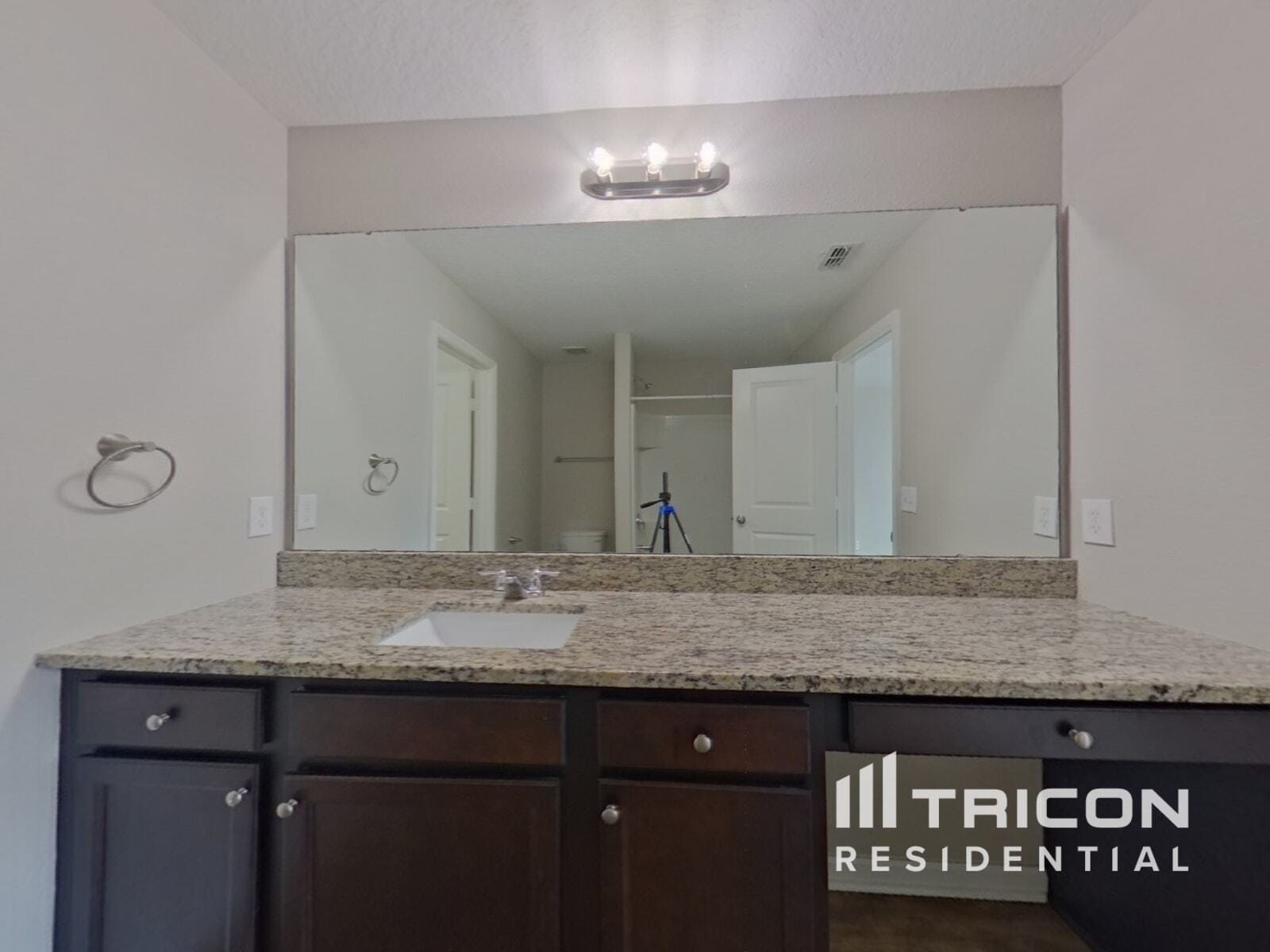 Building Photo - 1058 Lancelot Dr