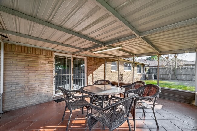 Building Photo - 8726 Glenloch Dr