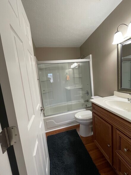 Building Photo - 7235 Creekview Dr