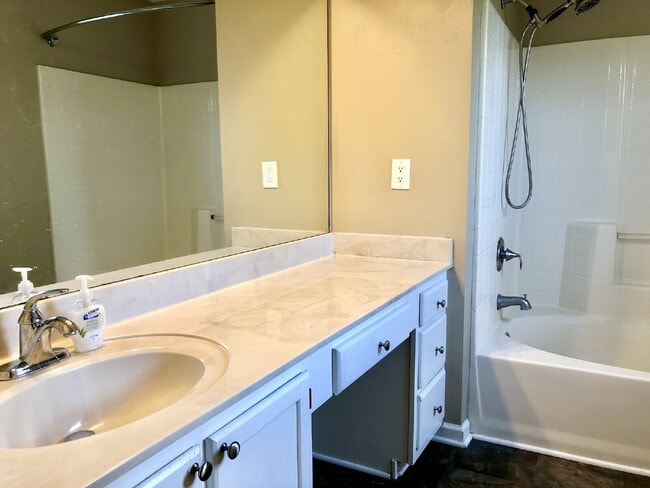 Building Photo - Updated Goodlettsville Home | 3BR with Deck, Fenced Yard & W/D Included