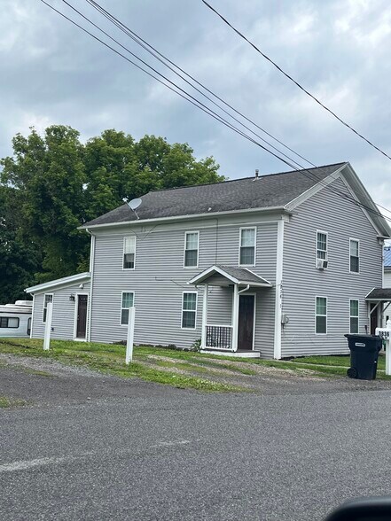 Building Photo - 3836 Center St
