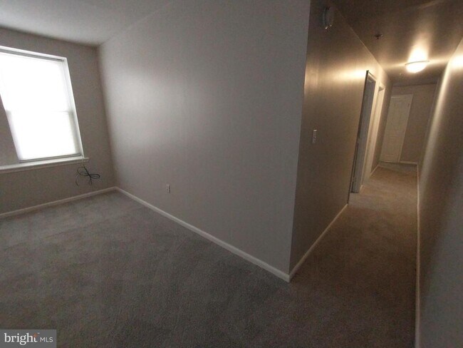Building Photo - 307 Dolphin St