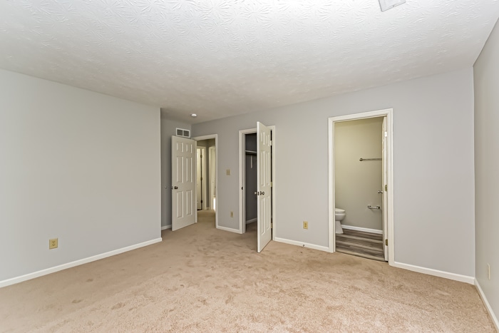 Building Photo - 690 W Arielle Ct