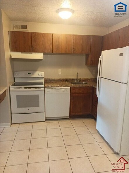 Building Photo - 915 S Seminole Dr