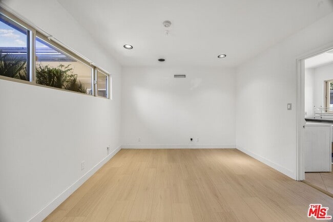 Building Photo - 3133 Barbydell Dr