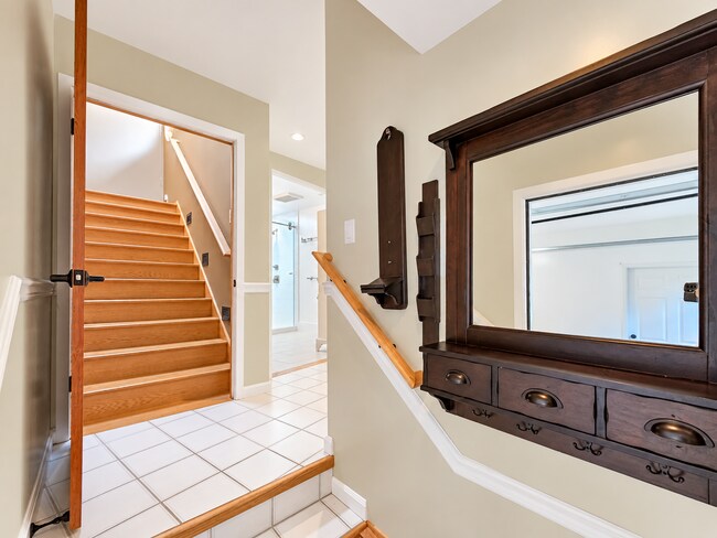 Building Photo - 14444 Sunrise Drive NE
