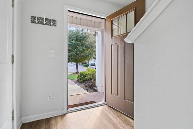 Building Photo - 1117 Fairway Ln
