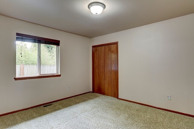 Building Photo - 3 Bedroom/2 Bath with garage home in Crosby Commons