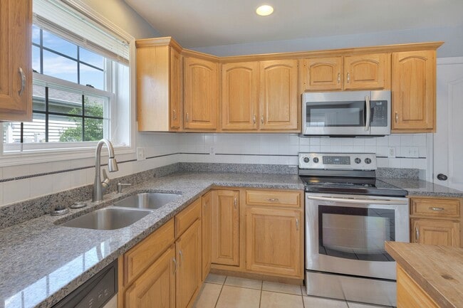 Building Photo - Turnberry Ridge – 3 Bedroom, 2.5 Bath Zero-Lot Home with 2-Car Garage