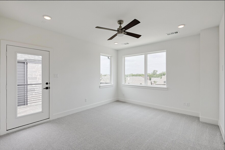 Sky Lounge/Media - 7621 Hewitt