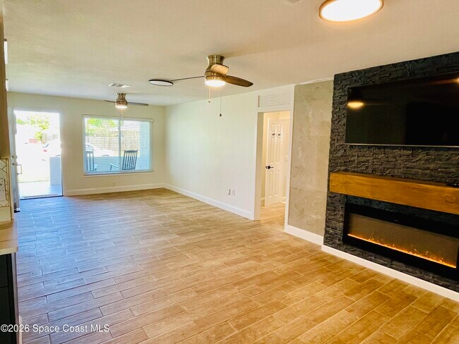 Building Photo - 508 Comanche Ave