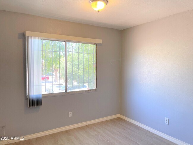 Building Photo - 5330 W Belleview St