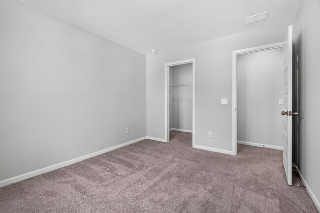 Building Photo - 204 Lake Minsi Dr