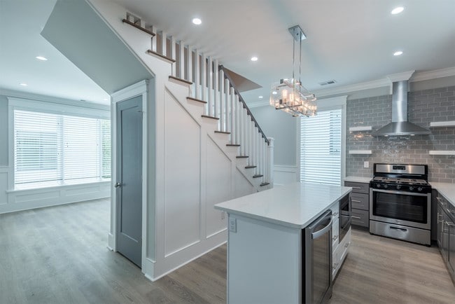 Building Photo - 3 Sanctuary Ct