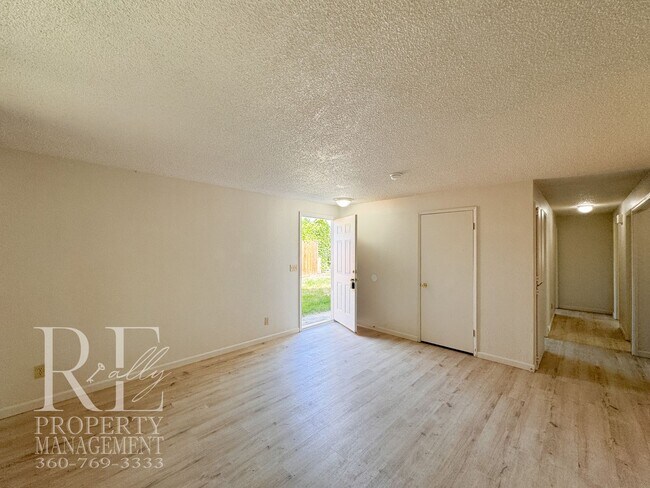 Building Photo - Refreshed 3-Bed Hefner Home with Private Lawn & Covered Parking