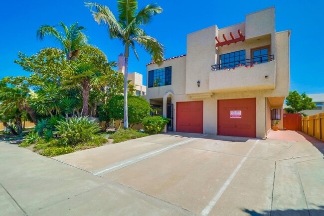 Building Photo - Stunning 2 bed 2 bath top floor condo in gated community with 2 covered parking spaces!