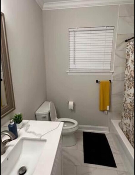 Building Photo - 2136 Saint Andrew St