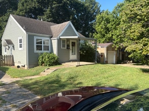 Building Photo - 2546 W Walnut St