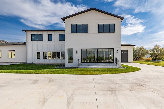 Building Photo - 12401 Rivendell Ct