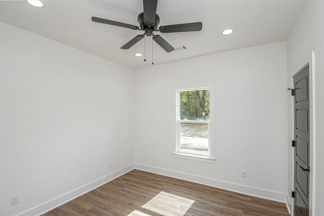 Building Photo - Move-In Ready New Construction Near Downtown & Hospitals!