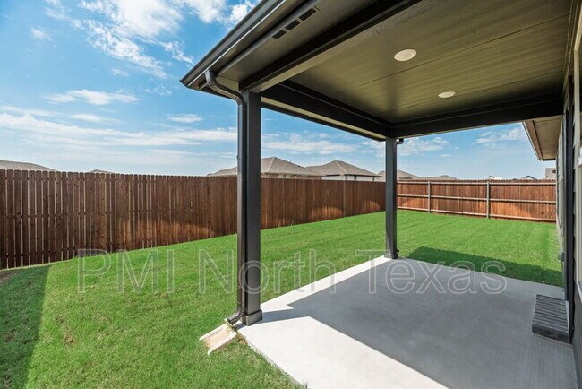 Building Photo - 3904 High Valley Dr