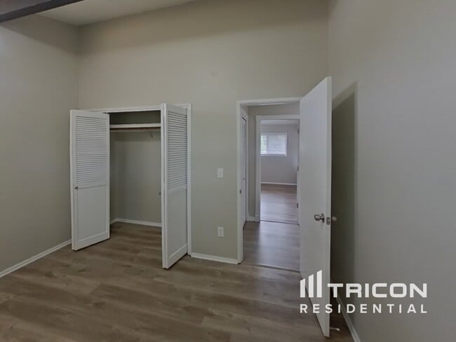 Building Photo - 4201 NE 51st St
