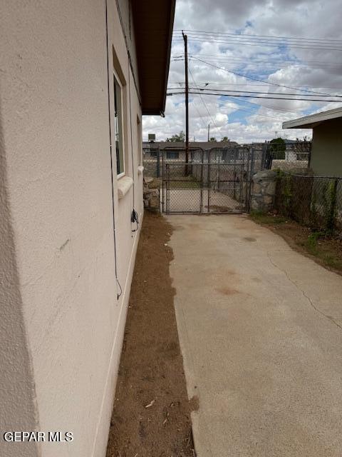 Building Photo - 4935 Guadalupe Dr