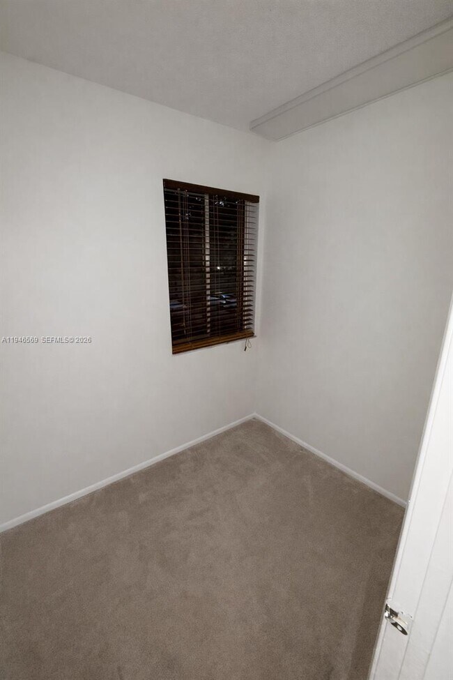 Building Photo - 102 Gardens Dr