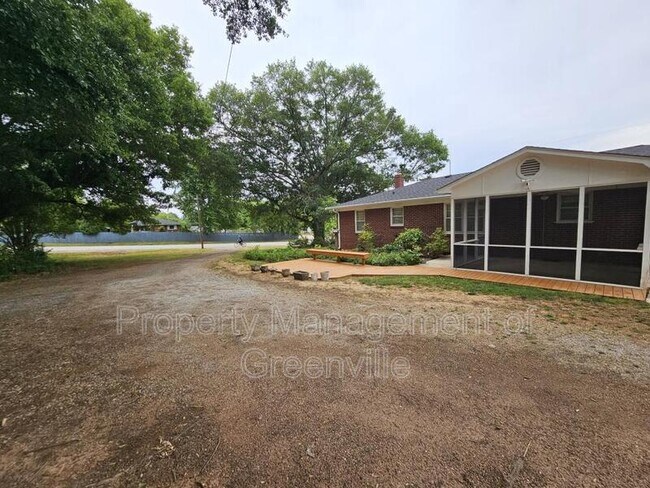 Building Photo - 400 Berea Dr