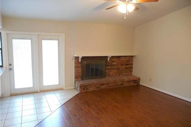 Building Photo - 2706 Lindbergh Dr