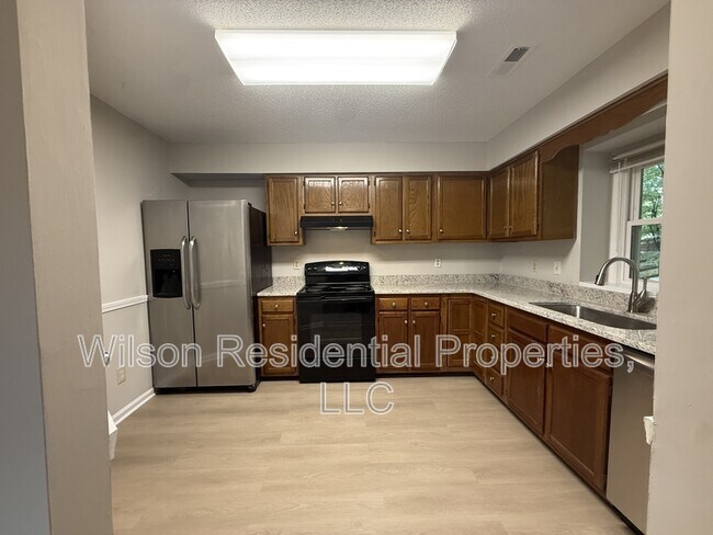 Building Photo - 3003 Amidon Dr