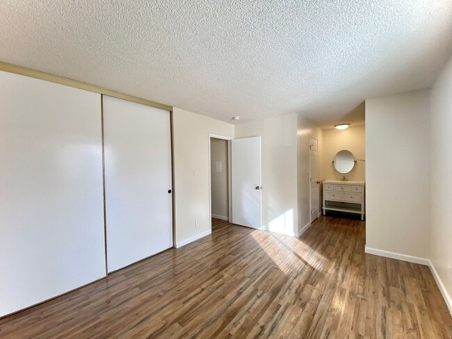 Building Photo - Beautiful condo in Parkmont - Fremont!