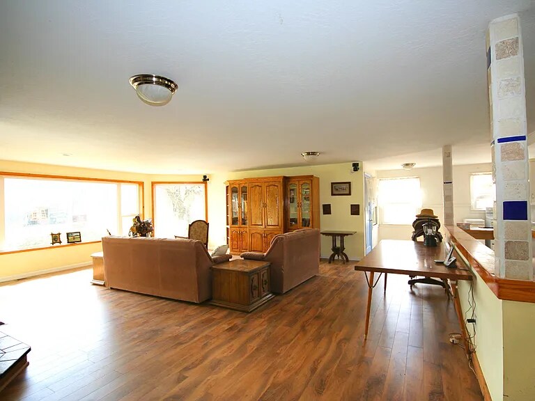 Building Photo - 734 Powell Creek Rd