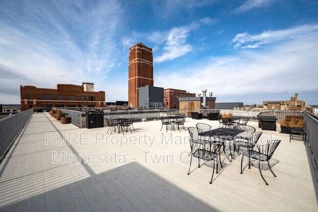 Building Photo - 700 N Washington Ave