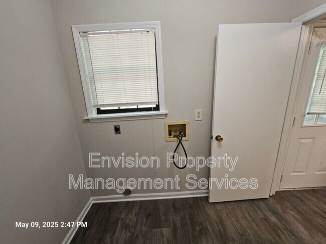 Building Photo - 111 Jay Ln