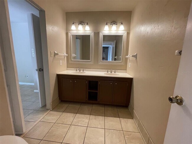 Building Photo - 2001 NW 15 Ave