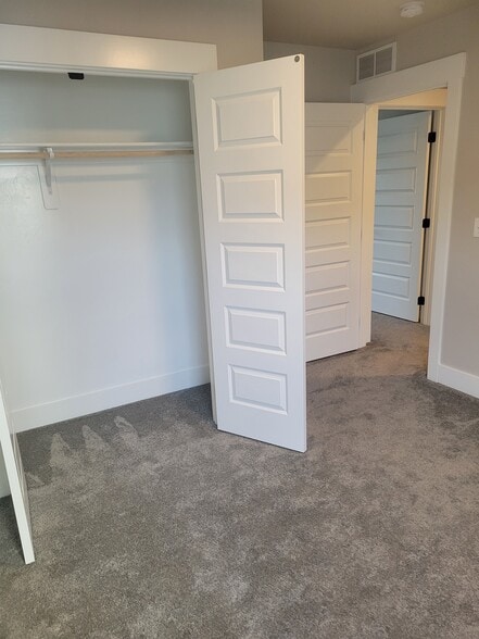 Building Photo - 2913 Sunburst Dr