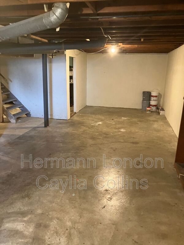 Building Photo - 10531 Spring Garden Dr