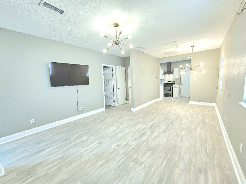 Primary Photo - 1801 31st Ave N