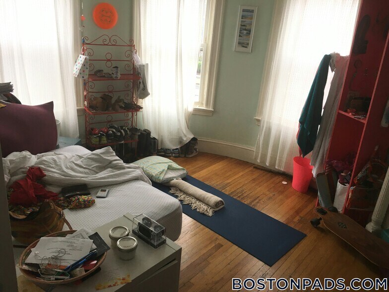 Building Photo - 3 Kinnaird St