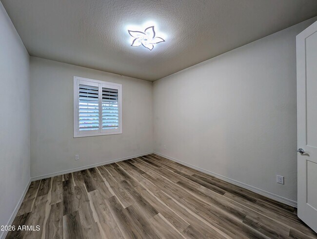 Building Photo - 5902 N 86th Dr