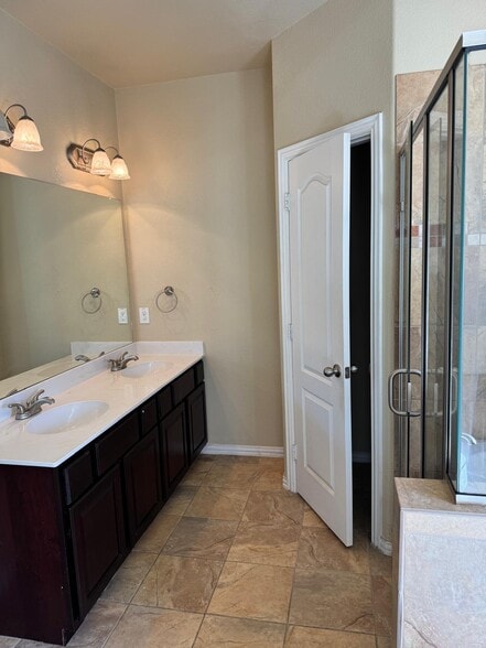 Building Photo - 706 S Jupiter Rd