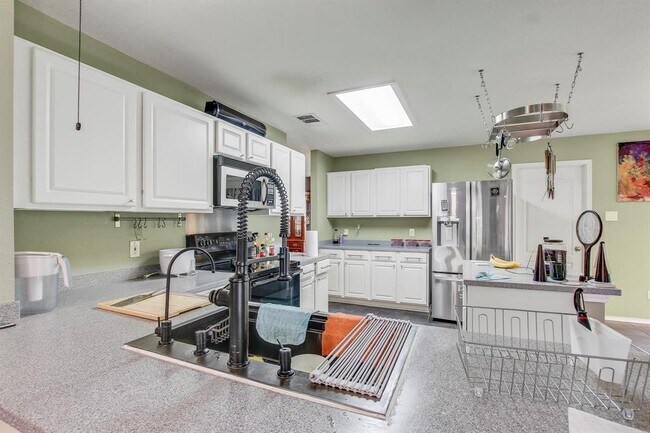 Building Photo - 1625 Balsam Way