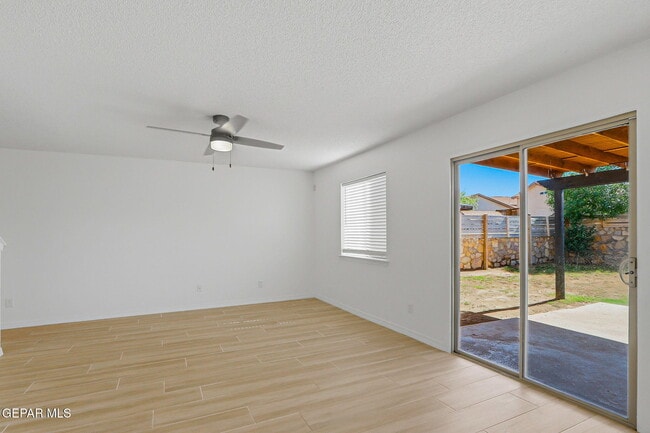 Building Photo - 11961 Mesquite Miel Dr