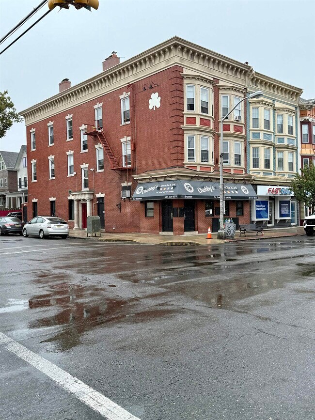Primary Photo - 812 Broadway