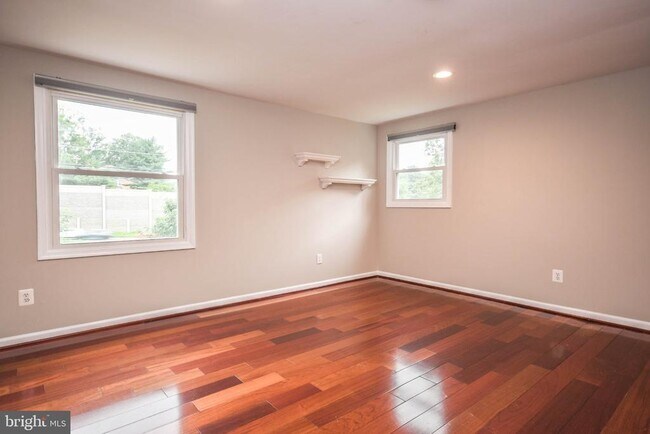 Building Photo - 9627 Locust Hill Dr